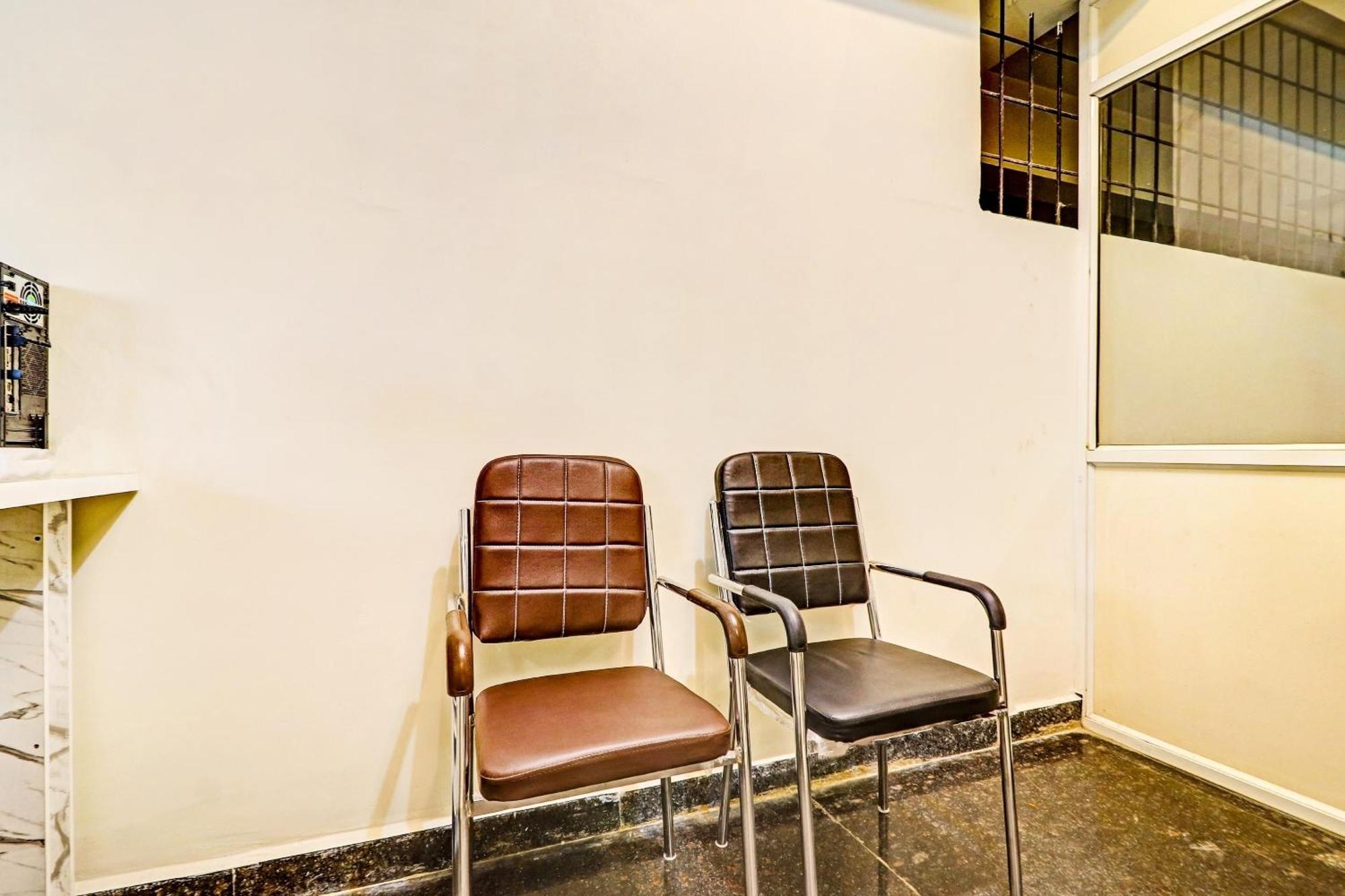 Oyo Happy Stay Hotels Hyderabad Exteriör bild