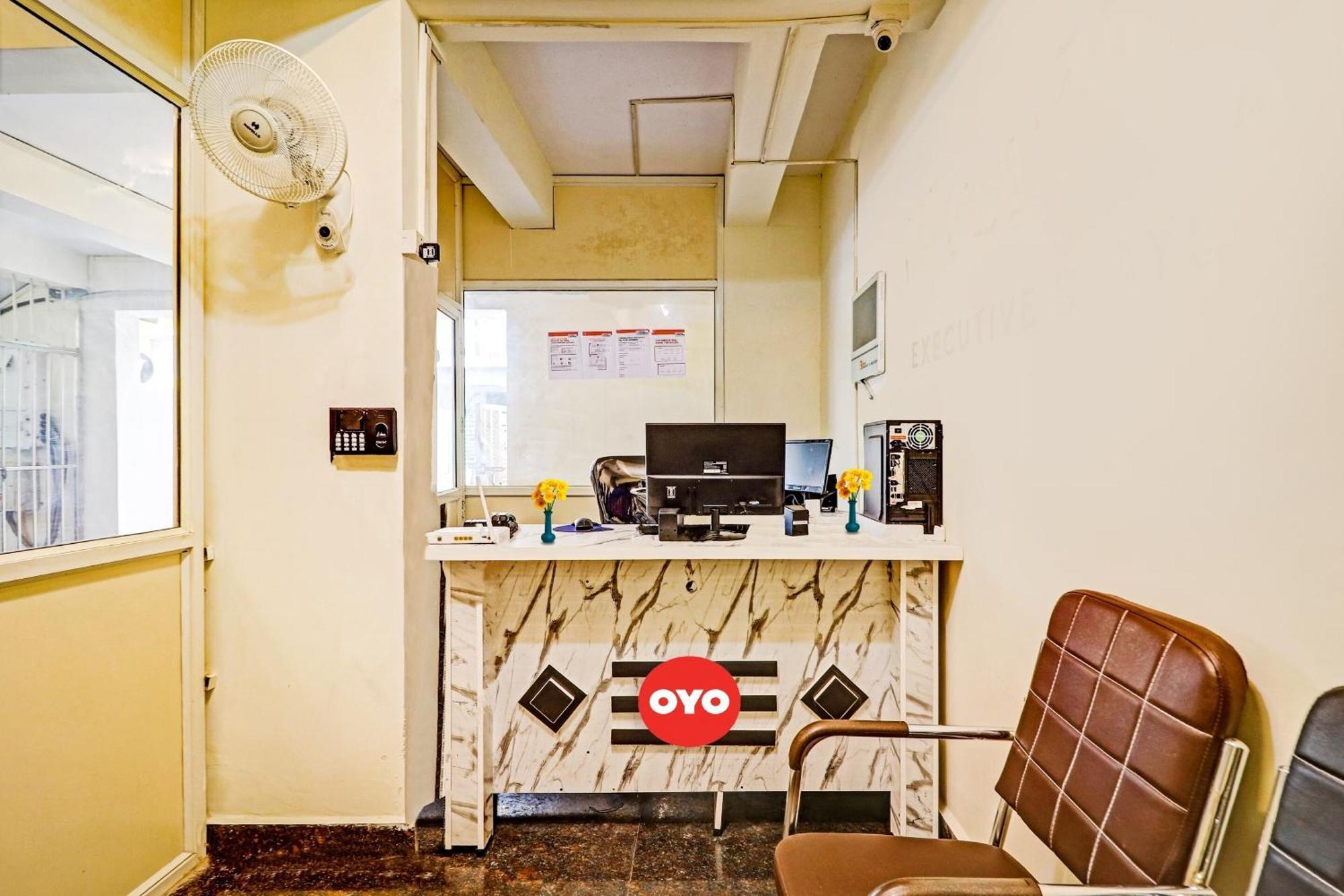 Oyo Happy Stay Hotels Hyderabad Exteriör bild