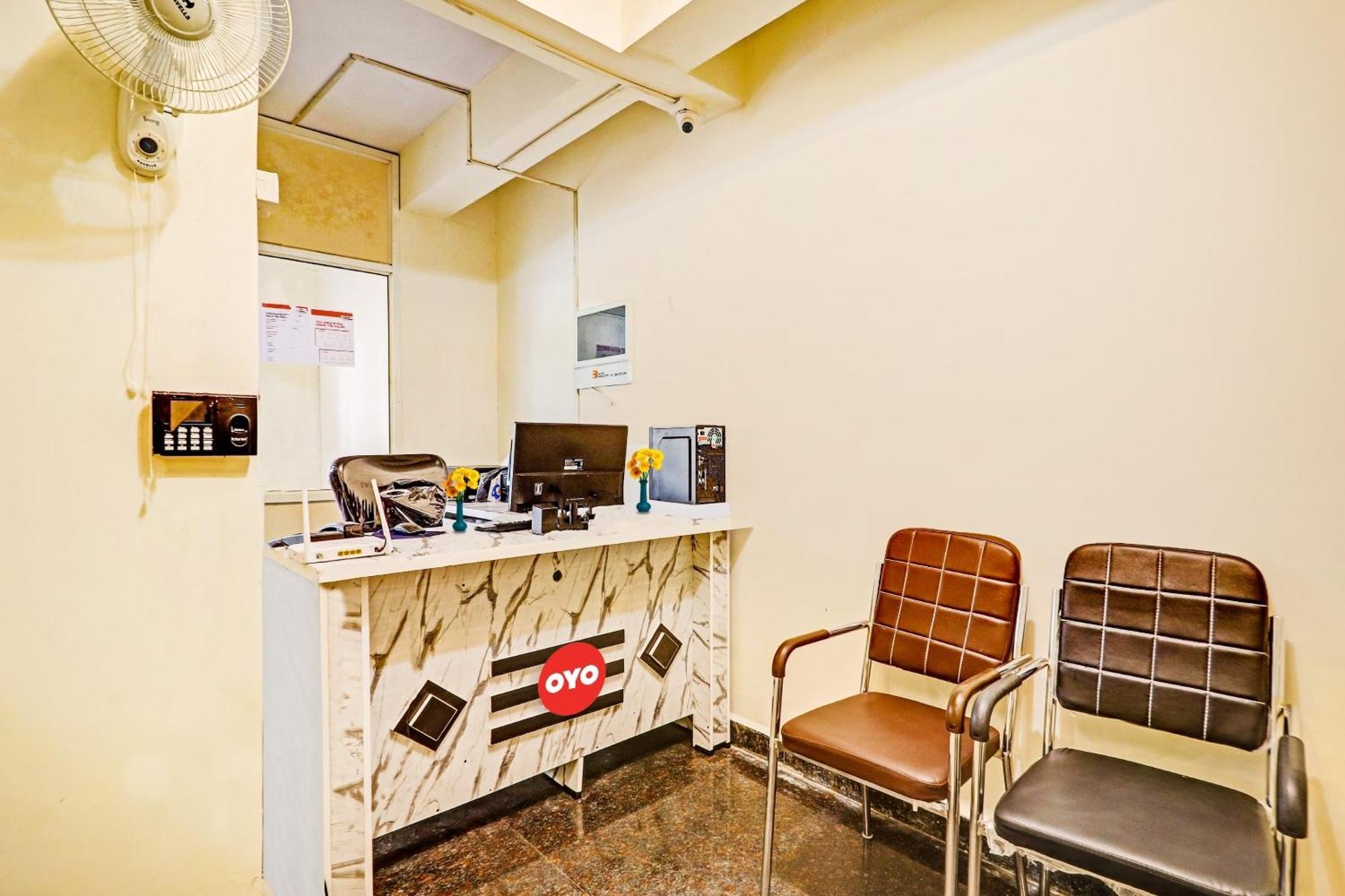 Oyo Happy Stay Hotels Hyderabad Exteriör bild