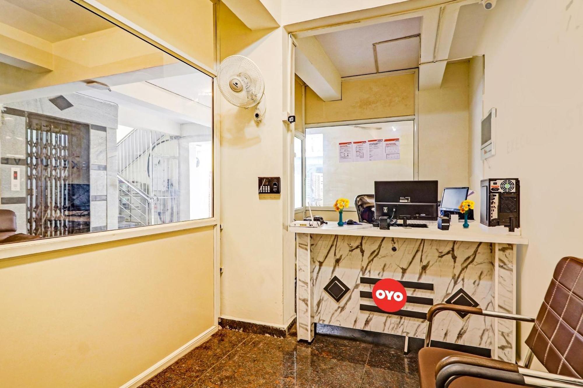 Oyo Happy Stay Hotels Hyderabad Exteriör bild